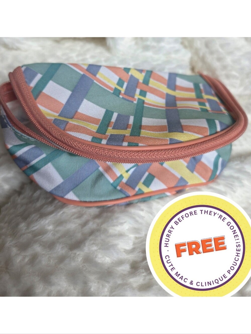 Free New cute pouch Clinique with any purchase of $20 or more!